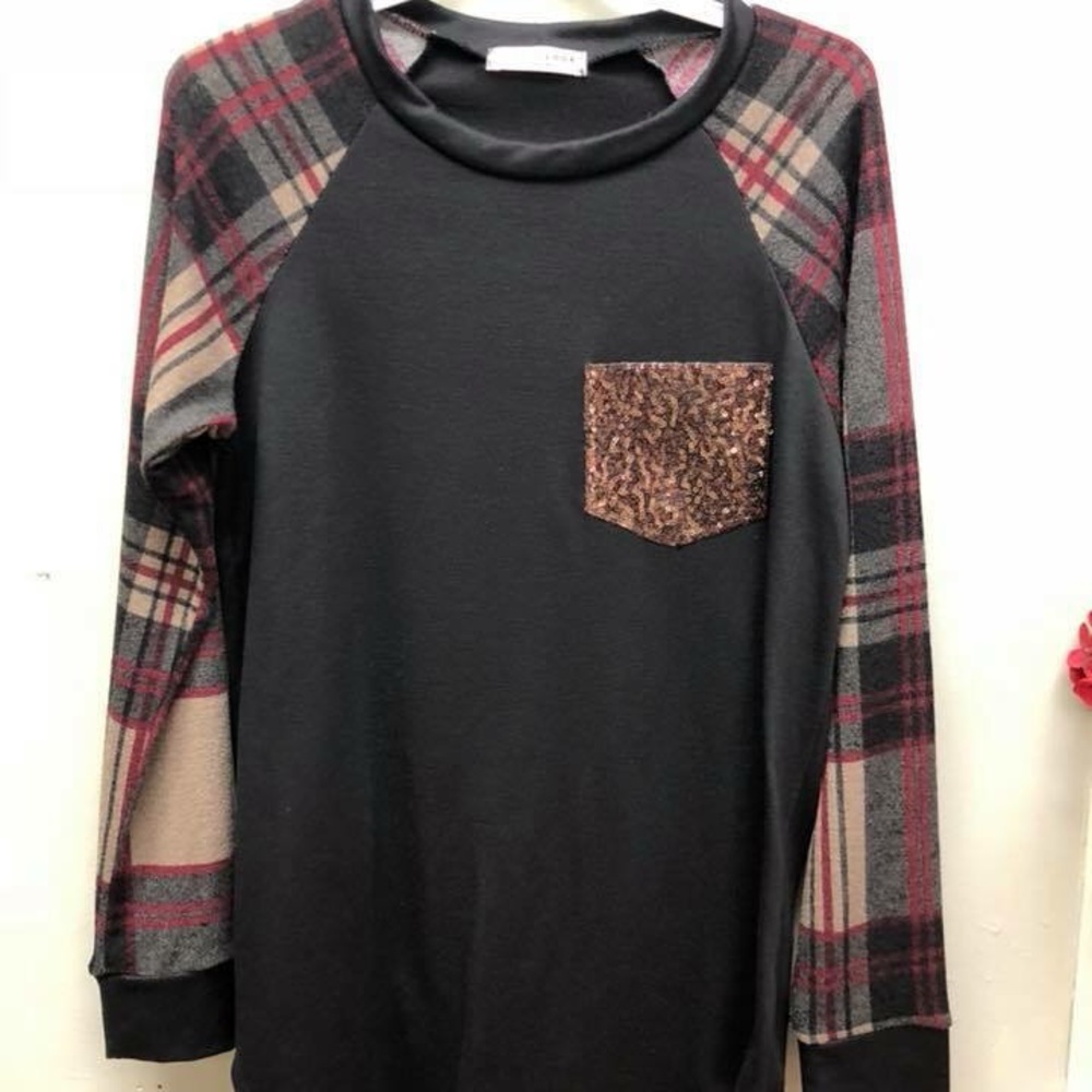 Long sleeve black shirt plaid arms, gold pocket